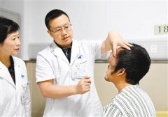 [奇闻热点]18岁小伙成狮面人：自己都不敢照镜子