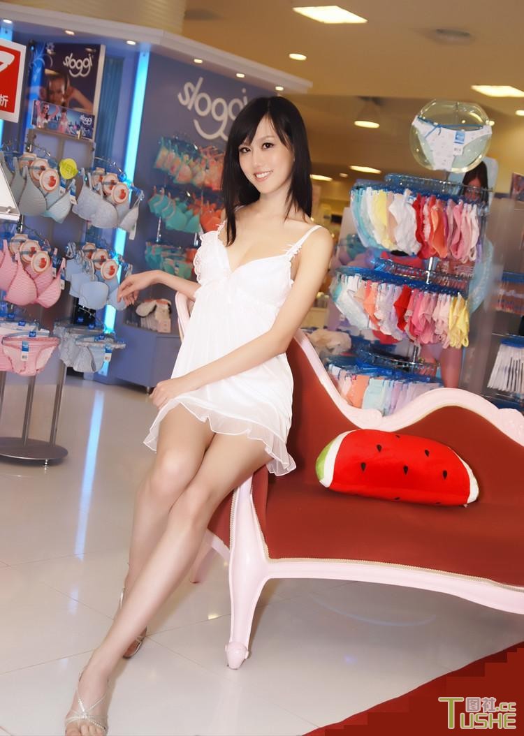 台湾顶极嫩模内衣写真性感美腿迷死你(图6)