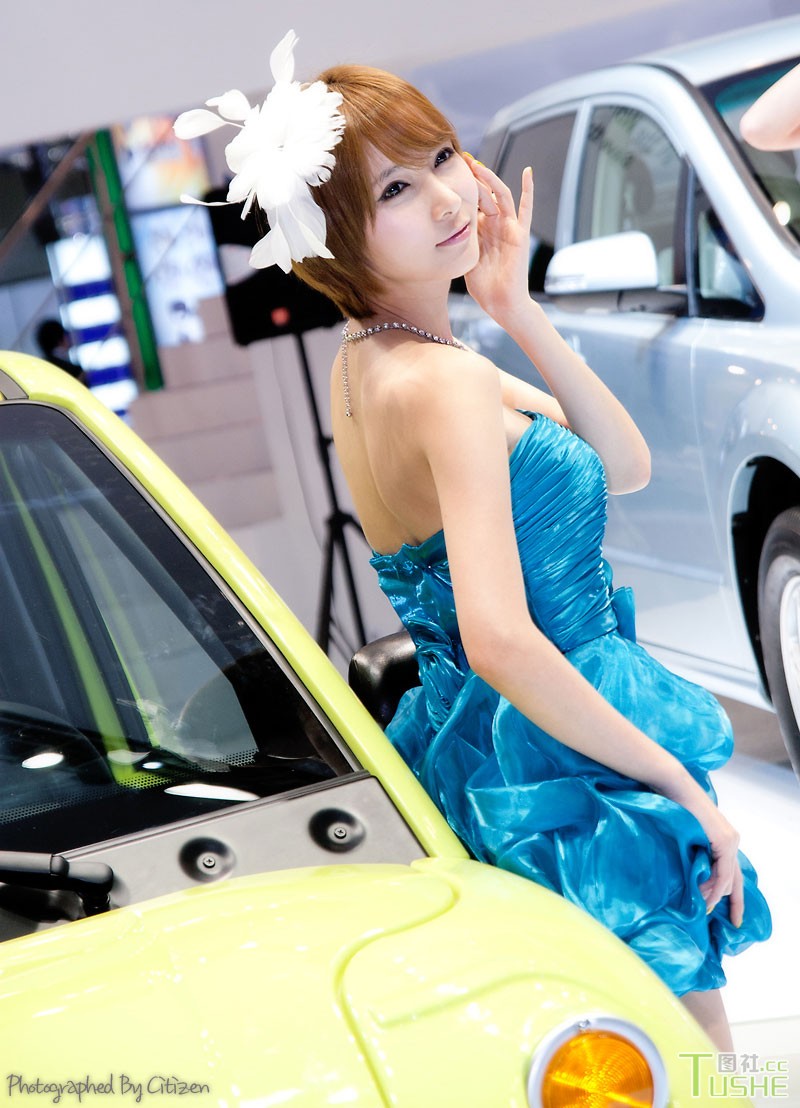 香车美女摄影时尚迷你蓝色短裙(图3)