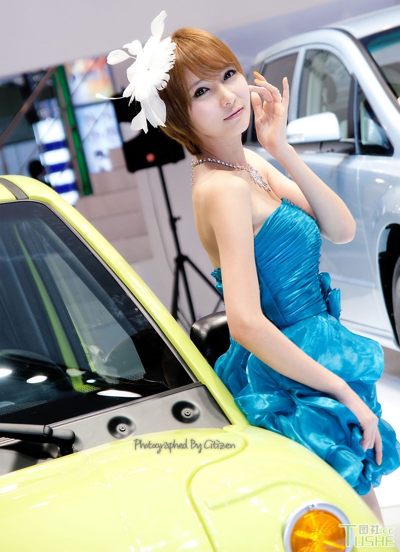 香车美女摄影时尚迷你蓝色短裙(图4)
