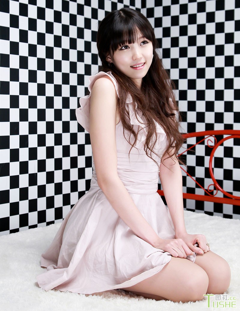 韩国靓丽车模姿态优美令人幻想非非(图4)