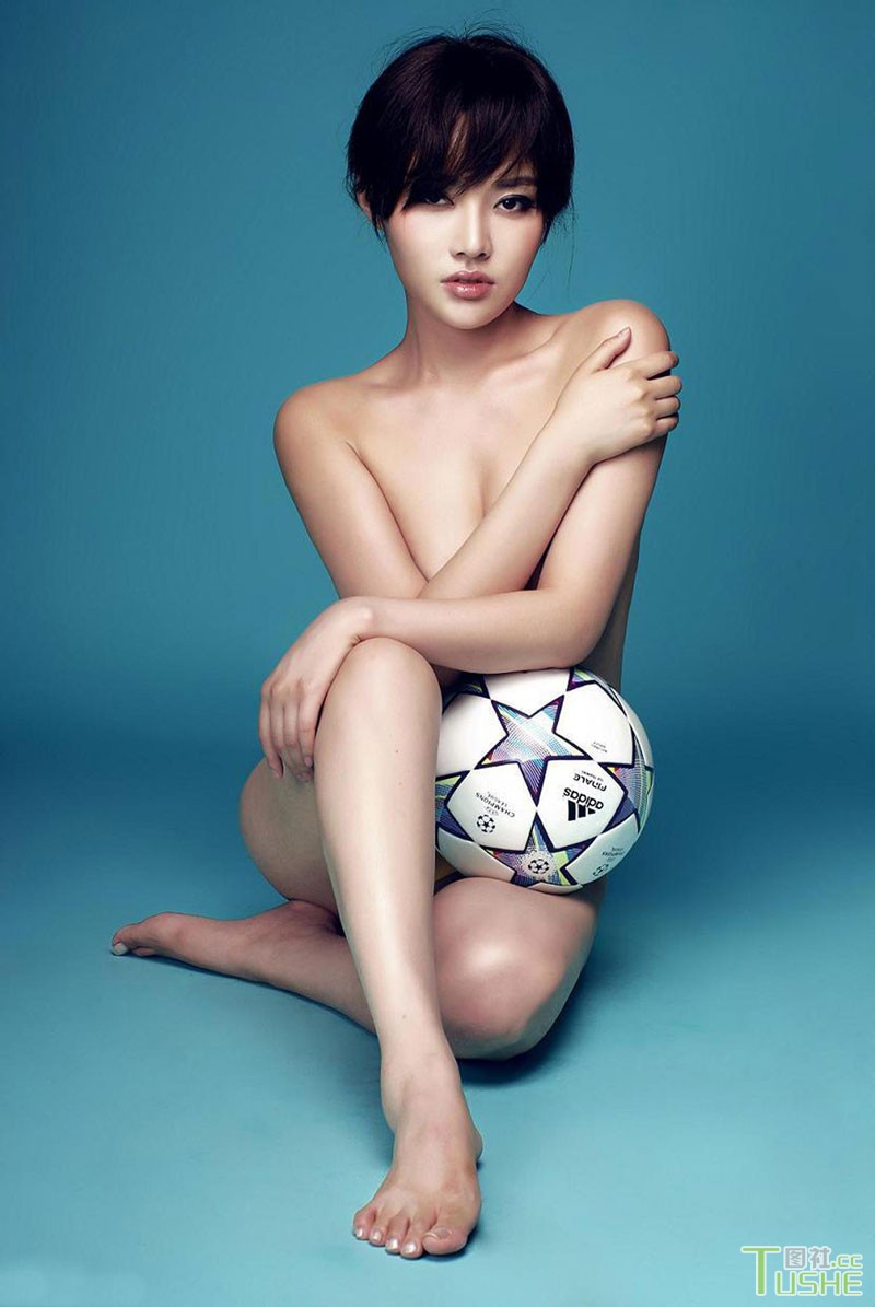可爱爆乳足球宝贝性感写真 半裸出镜(图10)
