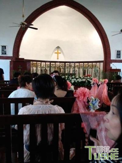 凌潇肃唐一菲武汉完婚 婚礼低调