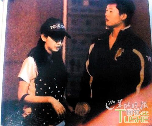 凌潇肃唐一菲武汉完婚 婚礼低调