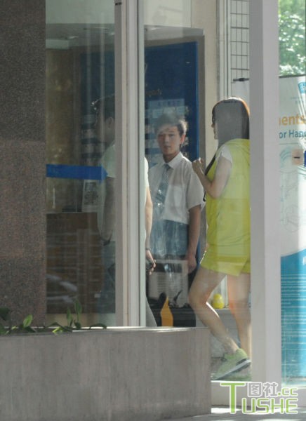李小璐停工去医院产检 疑似怀孕