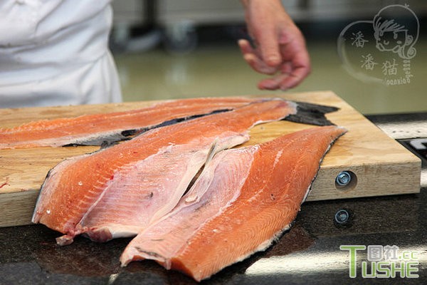 游挪威学做生猛海鲜料理 真过瘾
