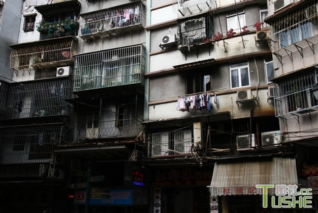 实拍澳门市井生活 贫富悬殊！