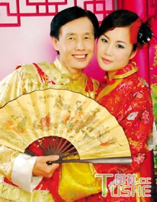揭娱乐圈干爹乱象 关系错综复杂
