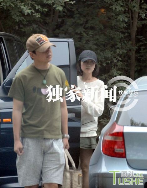 董洁携家人吃饭 儿子备受宠爱