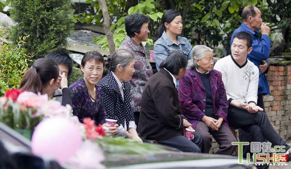 实拍农村婚礼 流水席一轮接一轮