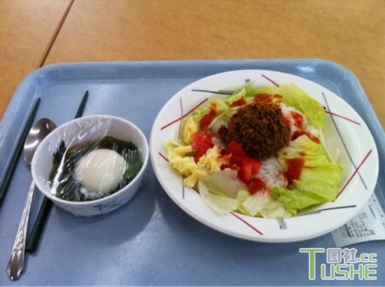 都是吃食堂 这差距也太大了吧