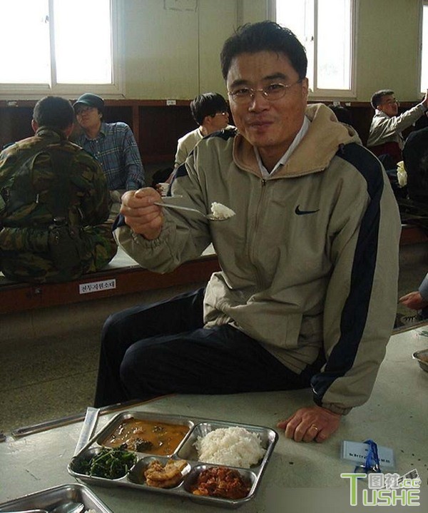 都是吃食堂 这差距也太大了吧