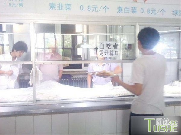 都是吃食堂 这差距也太大了吧