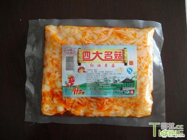 包装食品里惊现苍蝇 恶心慎入