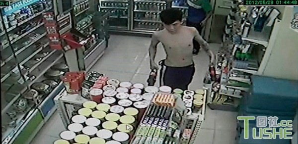 少年为避孕套两天四抢便利店