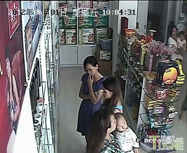监拍女子“裤裆偷奶粉”全过程