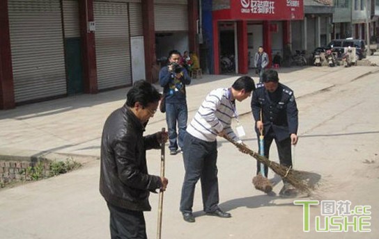 “秀”似乎成了官员的必修课
