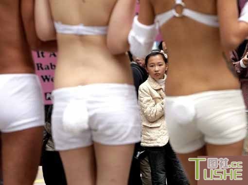街头清扫不净的卖肉 让人唾弃