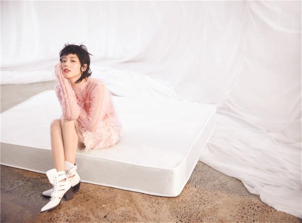 马思纯不规则短发造型登封面 叛逆又温驯极具风情